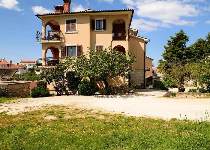 Beautiful Cristian 1 Apartment *